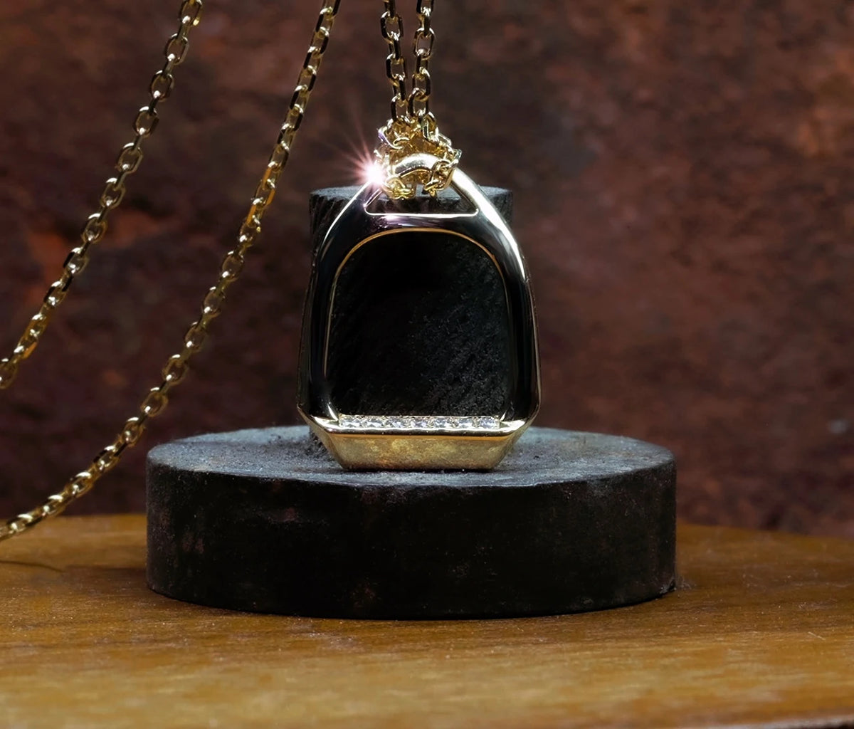 Small Diamond-Stride Stirrup