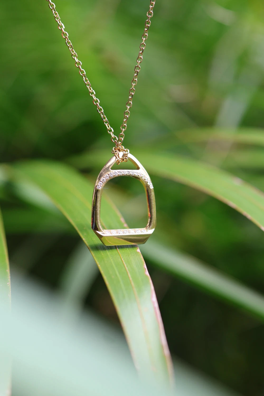 Medium Diamond-Stride Stirrup