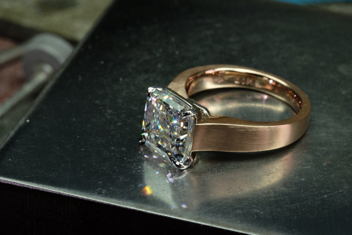 Asscher-cut solitaire platinum setting and brushed rose gold band, side view